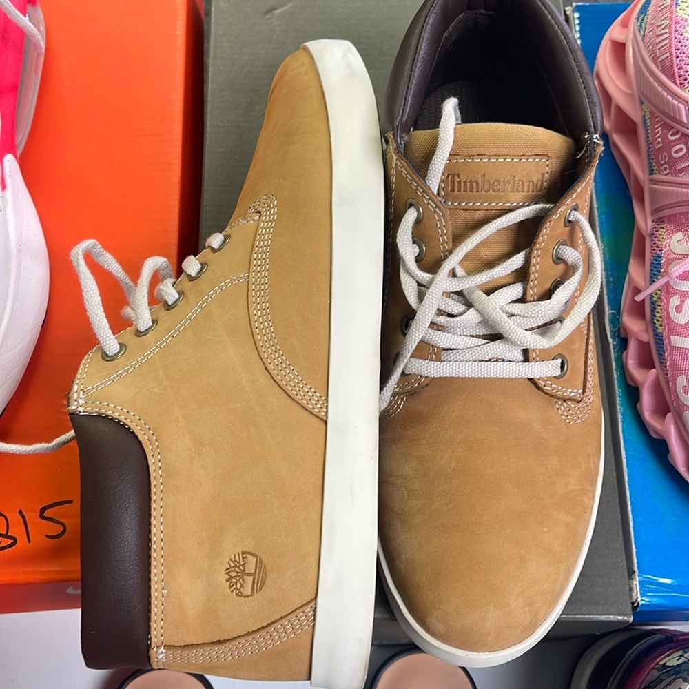 Size 10 timberland boots mid-boot